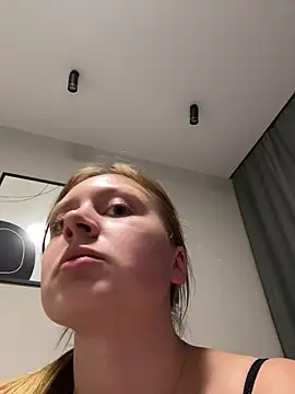 Babyy Lynaa online show from October 3, 2025, 5:43 pm