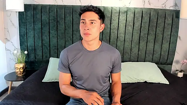 AustinJones  online show from November 29, 2025, 7:28 pm