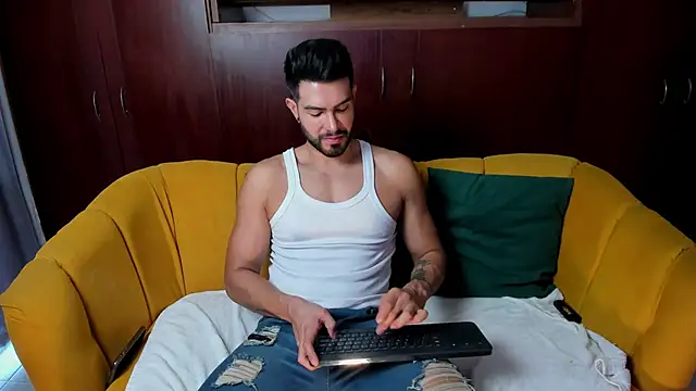 Snapshot of ZarekFox chatting on October 4, 2025, 2:15 pm ZarekFox online show from October 4, 2025, 2:15 pm