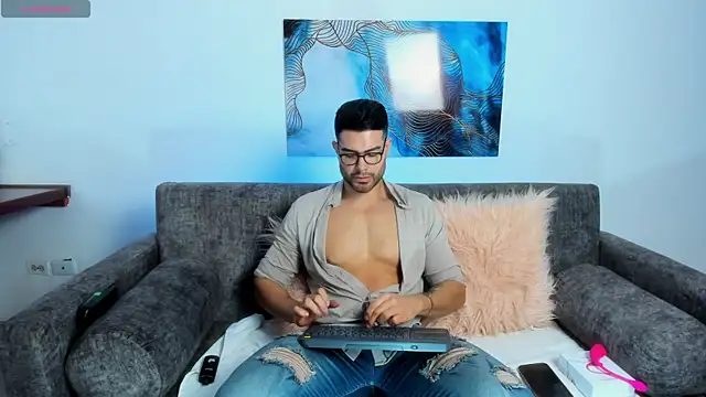 Snapshot of ZarekFox chatting on November 10, 2025, 7:13 pm ZarekFox online show from November 10, 2025, 7:13 pm