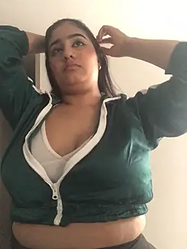 Miia Parker online show from November 3, 2025, 12:39 pm