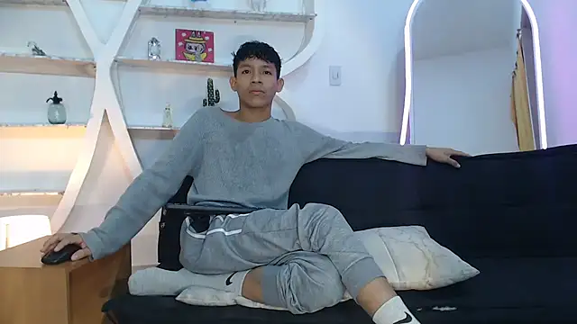 Snapshot of BEAUTY_BOYS1 chatting on October 8, 2025, 6:33 am BEAUTY BOYS1 online show from October 8, 2025, 6:33 am