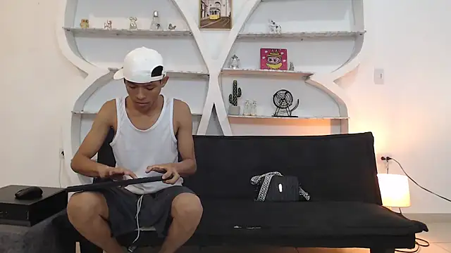 Snapshot of BEAUTY_BOYS1 chatting on November 19, 2025, 7:08 am BEAUTY BOYS1 online show from November 19, 2025, 7:08 am