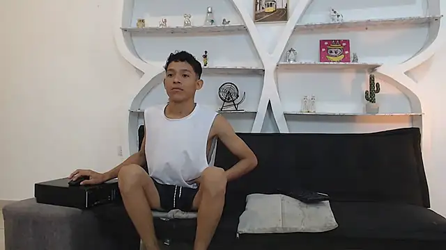 Snapshot of BEAUTY_BOYS1 chatting on November 26, 2025, 7:31 am BEAUTY BOYS1 online show from November 26, 2025, 7:31 am