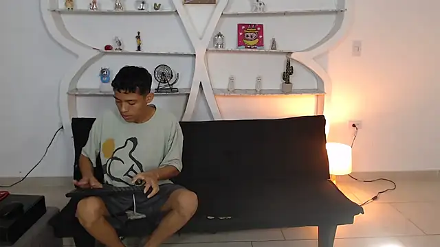 Snapshot of BEAUTY_BOYS1 chatting on November 28, 2025, 7:11 am BEAUTY BOYS1 online show from November 28, 2025, 7:11 am