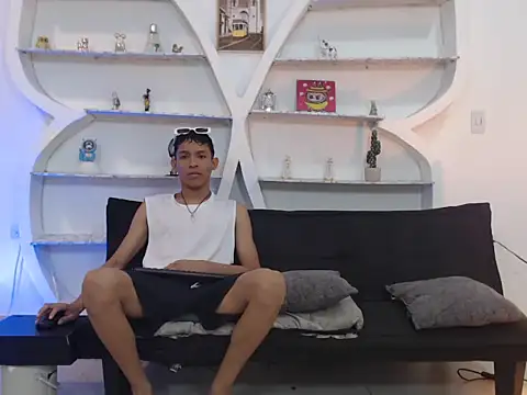 Snapshot of BEAUTY_BOYS1 chatting on December 2, 2025, 7:14 am BEAUTY BOYS1 online show from December 2, 2025, 7:14 am