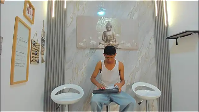 Snapshot of BEAUTY_BOYS1 chatting on December 18, 2025, 7:14 am BEAUTY BOYS1 online show from December 18, 2025, 7:14 am