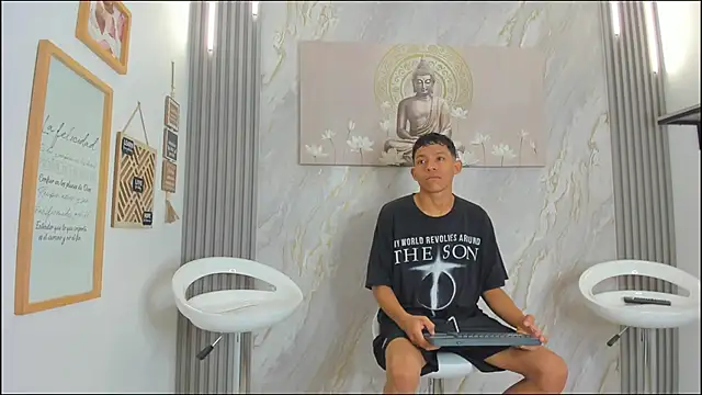 Snapshot of BEAUTY_BOYS1 chatting on December 21, 2025, 7:04 am BEAUTY BOYS1 online show from December 21, 2025, 7:04 am