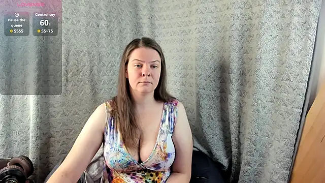 Snapshot of MiaLores chatting on November 4, 2025, 9:08 am MiaLores online show from November 4, 2025, 9:08 am