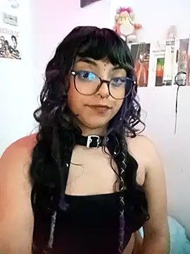 Snapshot of Kirmy_mi chatting on September 17, 2025, 5:47 pm Kirmy mi online show from September 17, 2025, 5:47 pm