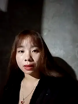 milo123-xx online show from November 11, 2025, 2:06 pm