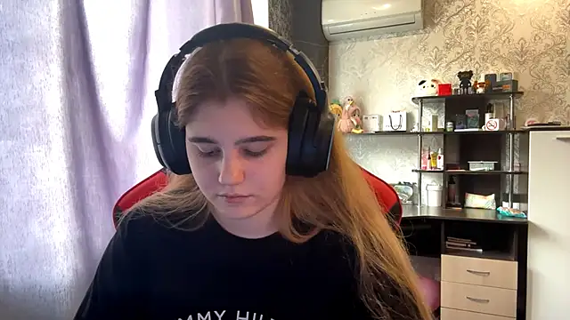 Snapshot of Horycory chatting on October 6, 2025, 9:51 am Horycory online show from October 6, 2025, 9:51 am