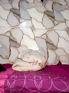 Miss-Alison online show from November 19, 2025, 5:40 am