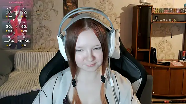 PansyBorriello online show from October 7, 2025, 4:15 pm