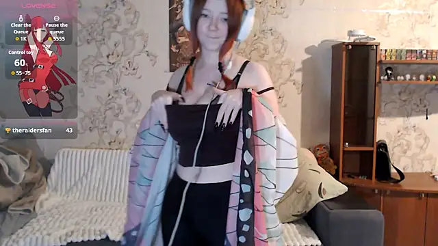 PansyBorriello online show from October 10, 2025, 4:17 pm