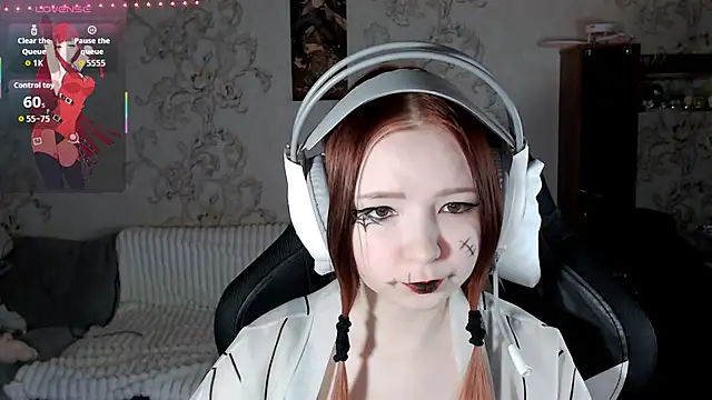 PansyBorriello online show from October 31, 2025, 4:08 pm