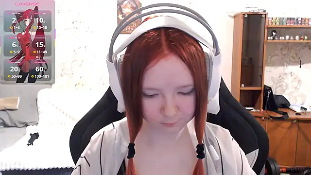 PansyBorriello online show from November 3, 2025, 4:19 pm