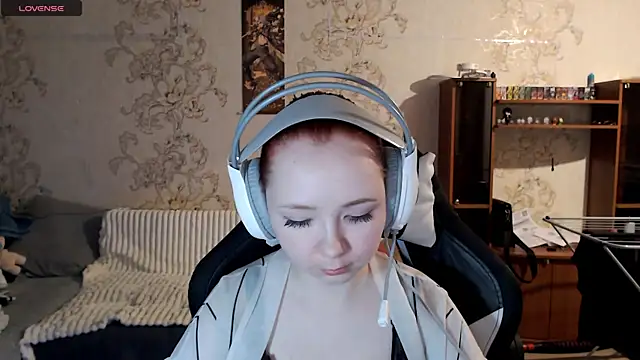 PansyBorriello online show from November 7, 2025, 6:08 pm