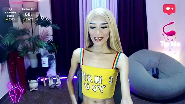 itsmeMonicaloove69 online show from September 10, 2025, 1:05 am