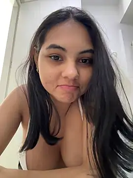 AlinnaRosee  online show from June 20, 2026, 7:16 pm