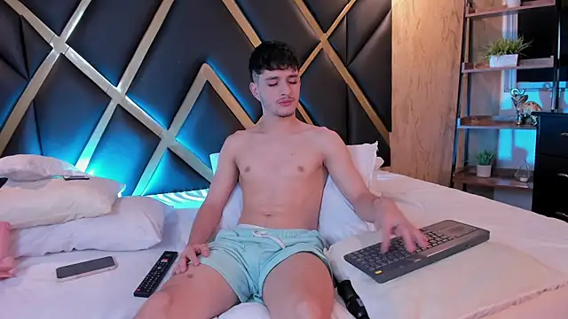 LiamMuller online show from October 21, 2025, 12:06 pm