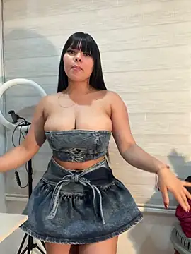 BrendaCrean online show from March 18, 2025, 12:16 am