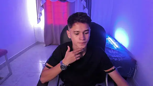 Aron Boyy online show from November 1, 2025, 8:44 pm