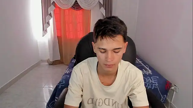 Snapshot of Aron_Boyy chatting on November 21, 2025, 9:46 pm Aron Boyy online show from November 21, 2025, 9:46 pm