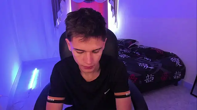 Snapshot of Aron_Boyy chatting on December 1, 2025, 7:30 pm Aron Boyy online show from December 1, 2025, 7:30 pm