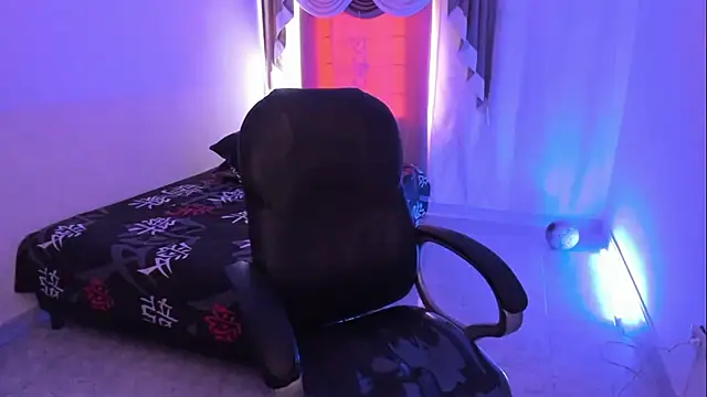 Snapshot of Aron_Boyy chatting on December 5, 2025, 7:43 pm Aron Boyy online show from December 5, 2025, 7:43 pm