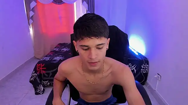 Snapshot of Aron_Boyy chatting on February 3, 2026, 8:25 pm Aron Boyy online show from February 3, 2026, 8:25 pm