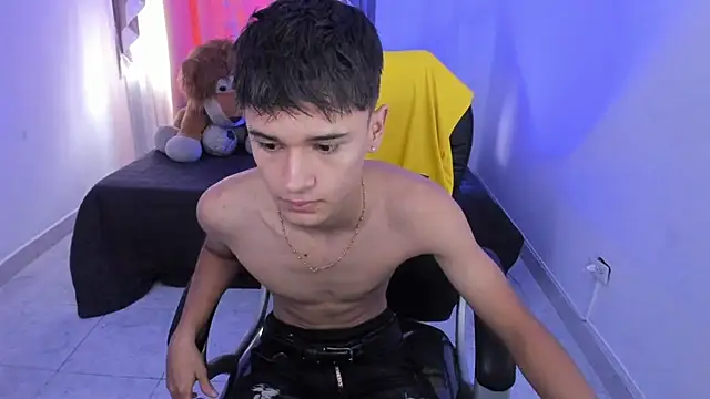 Snapshot of Aron_Boyy chatting on February 16, 2026, 5:53 pm Aron Boyy online show from February 16, 2026, 5:53 pm