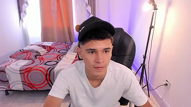 Aron Boyy online show from May 22, 2026, 8:03 pm
