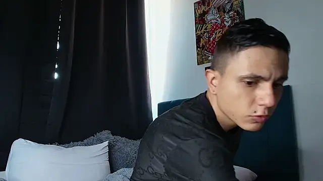 Snapshot of Warmteam777 chatting on October 16, 2025, 8:32 pm Warmteam777 online show from October 16, 2025, 8:32 pm