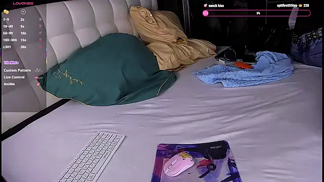 Kimberly Wolker online show from April 3, 2026, 11:52 am