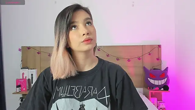 Akatsumi  online show from October 31, 2025, 2:51 pm