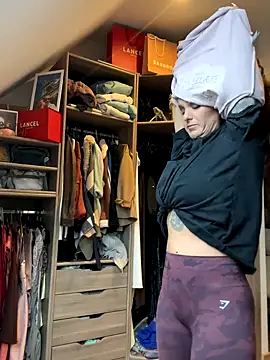 AmyStone   online show from September 23, 2025, 8:28 am