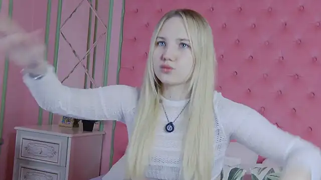 Sky Cutie online show from March 18, 2026, 4:37 am