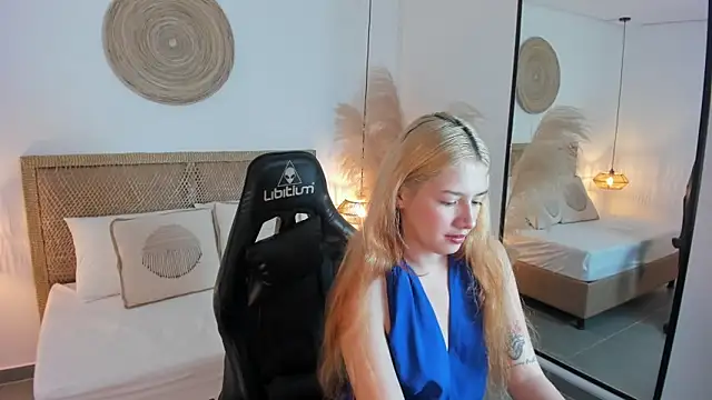 daniand  online show from September 30, 2025, 11:59 am