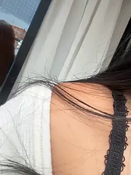 Lu090  online show from October 1, 2025, 6:14 pm