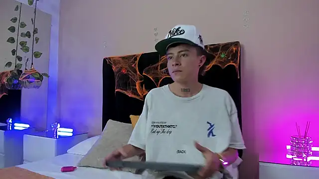 Nascary Fox online show from October 2, 2025, 7:43 pm