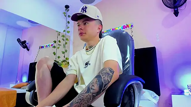 Nascary Fox online show from November 26, 2025, 7:59 pm