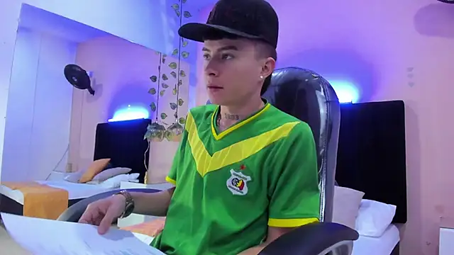 Nascary Fox online show from December 5, 2025, 7:21 pm