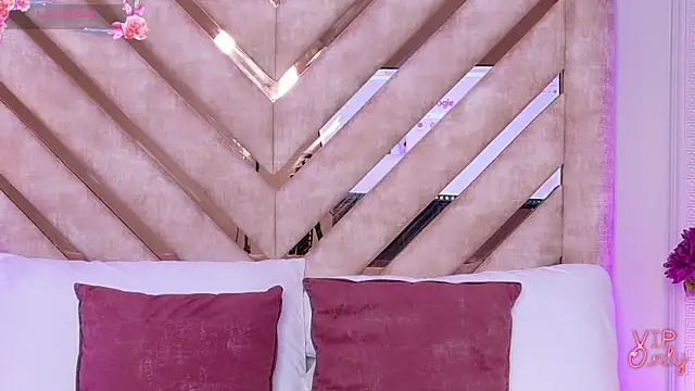 Snapshot of Martina-Roberts- chatting on February 7, 2026, 5:11 am Martina-Roberts- online show from February 7, 2026, 5:11 am