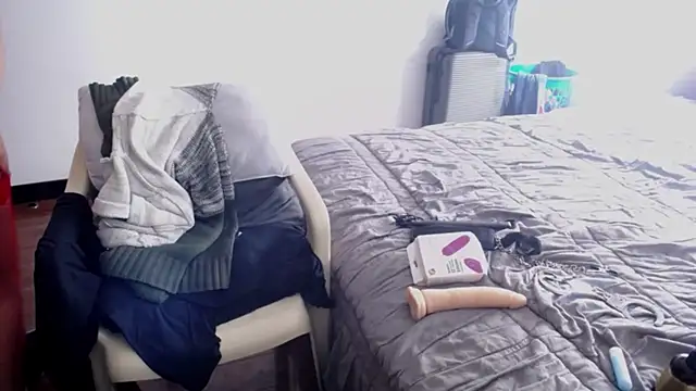 Snapshot of fenix_colette chatting on February 17, 2026, 7:20 pm fenix colette online show from February 17, 2026, 7:20 pm