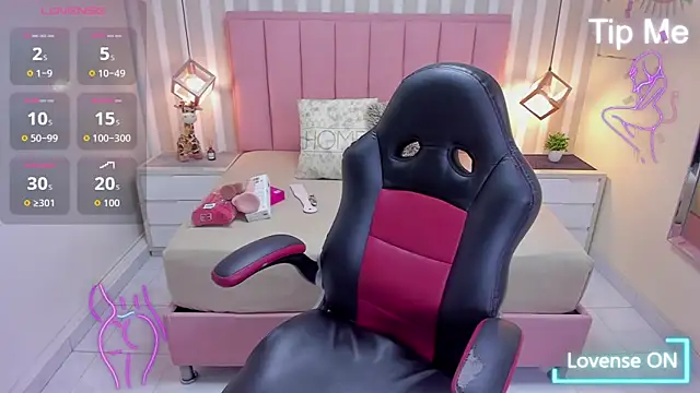 KATIAMOSS1 online show from October 15, 2025, 12:05 pm