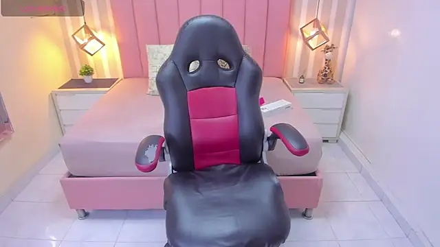 KATIAMOSS1 online show from November 10, 2025, 12:04 pm