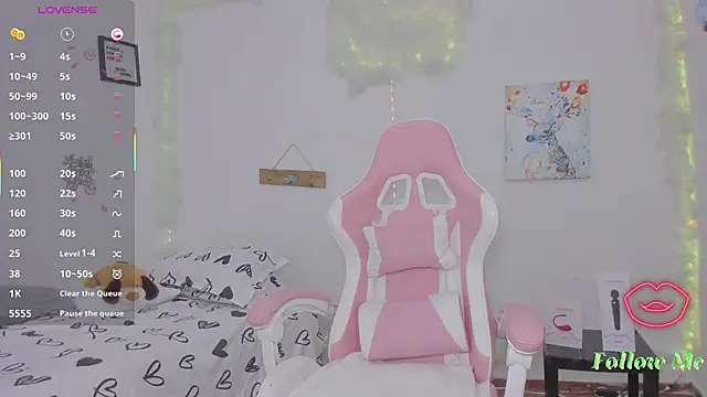 milfAaura online show from March 5, 2026, 4:19 am