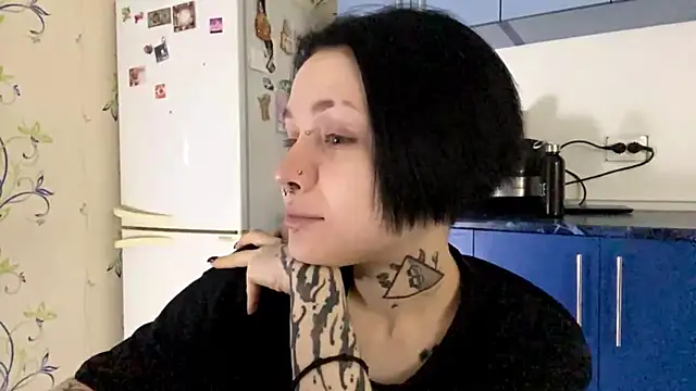 CandaceBlaze online show from November 5, 2025, 8:09 pm