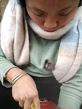 venu00 online show from December 15, 2025, 6:06 am